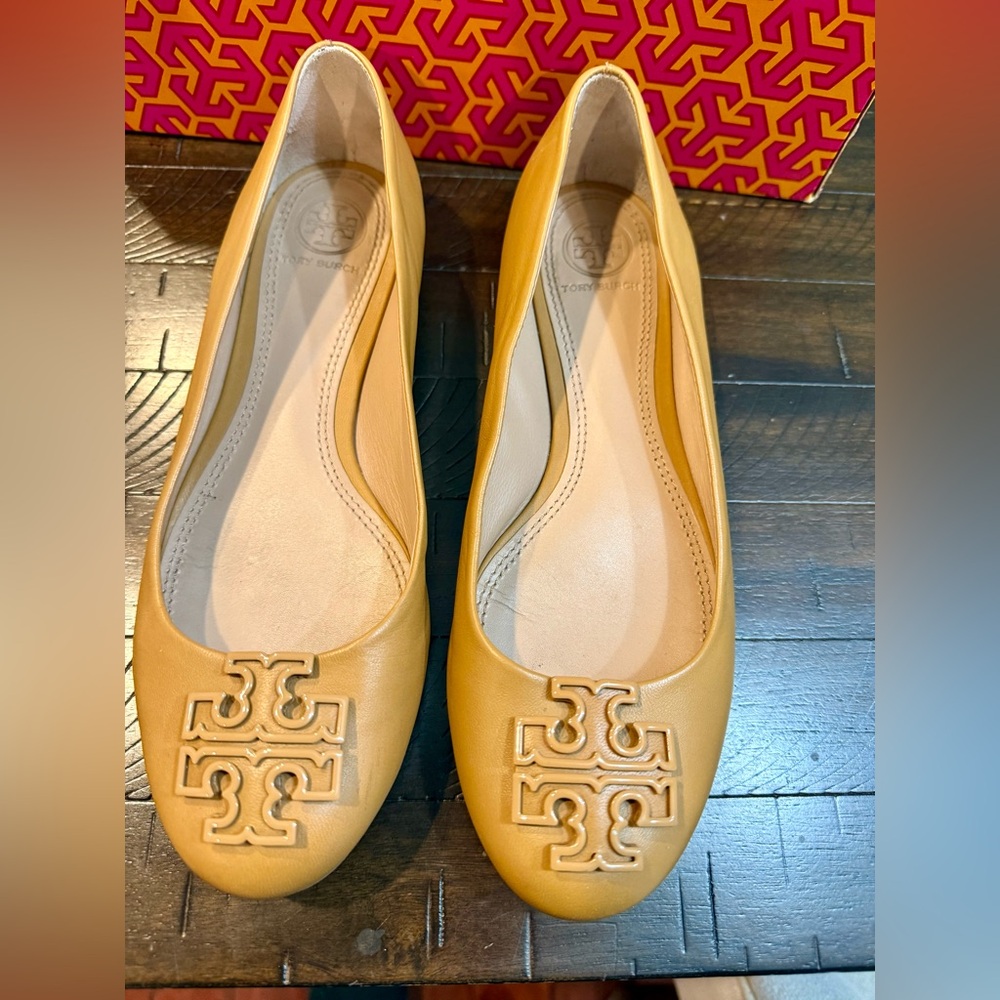 Tory Burch Nude Ballet Flats with Logo ( Melinda) Like New w/box.